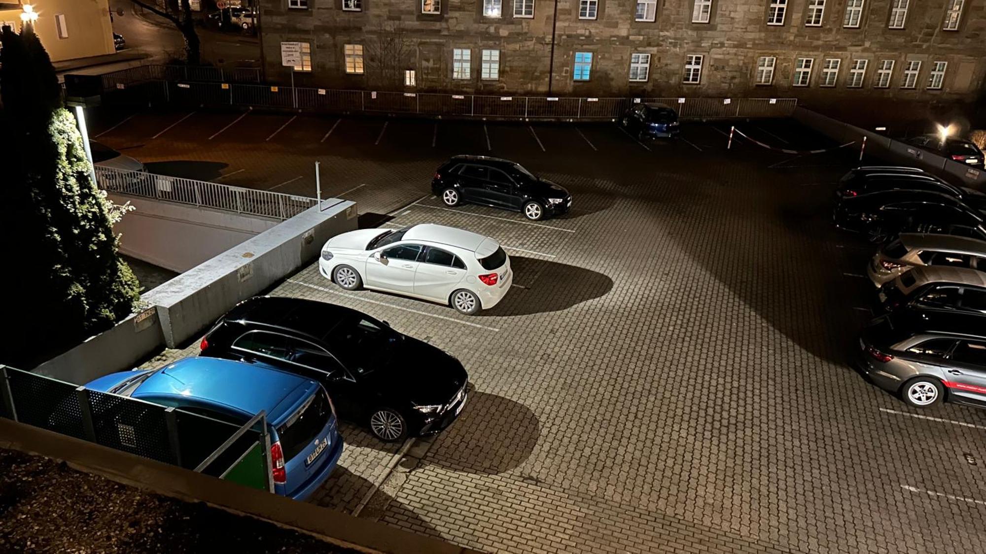 Gemuetliches Helles Mit Balkon Und Parkplatz Vor Der Tuer Im Zentrum Von