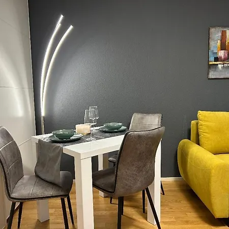 Gemuetliches Helles Apartment Mit Balkon Und Parkplatz Vor Der Tuer Im Zentrum Von Bayreuth Exterior foto